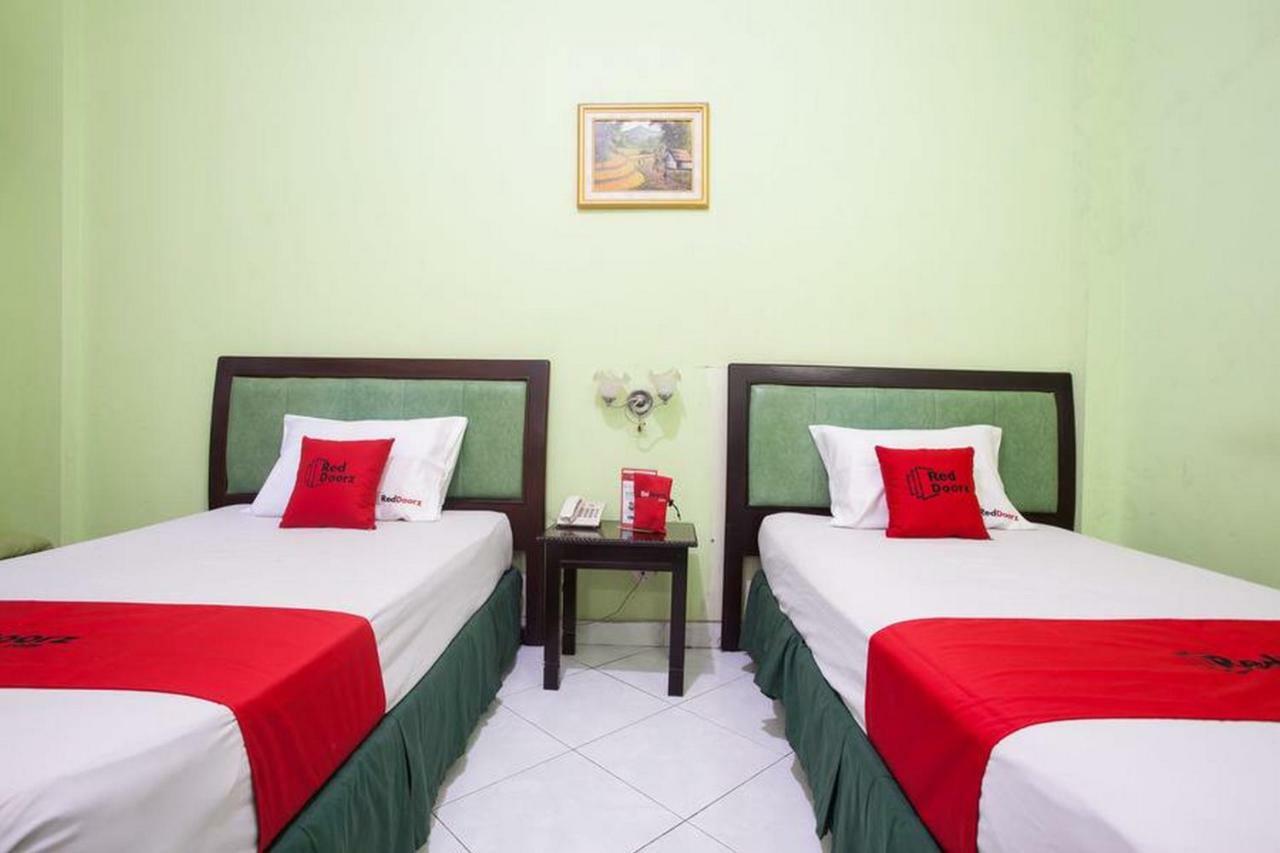 Reddoorz Near Juanda International Airport Hotel Surabaya Bilik gambar